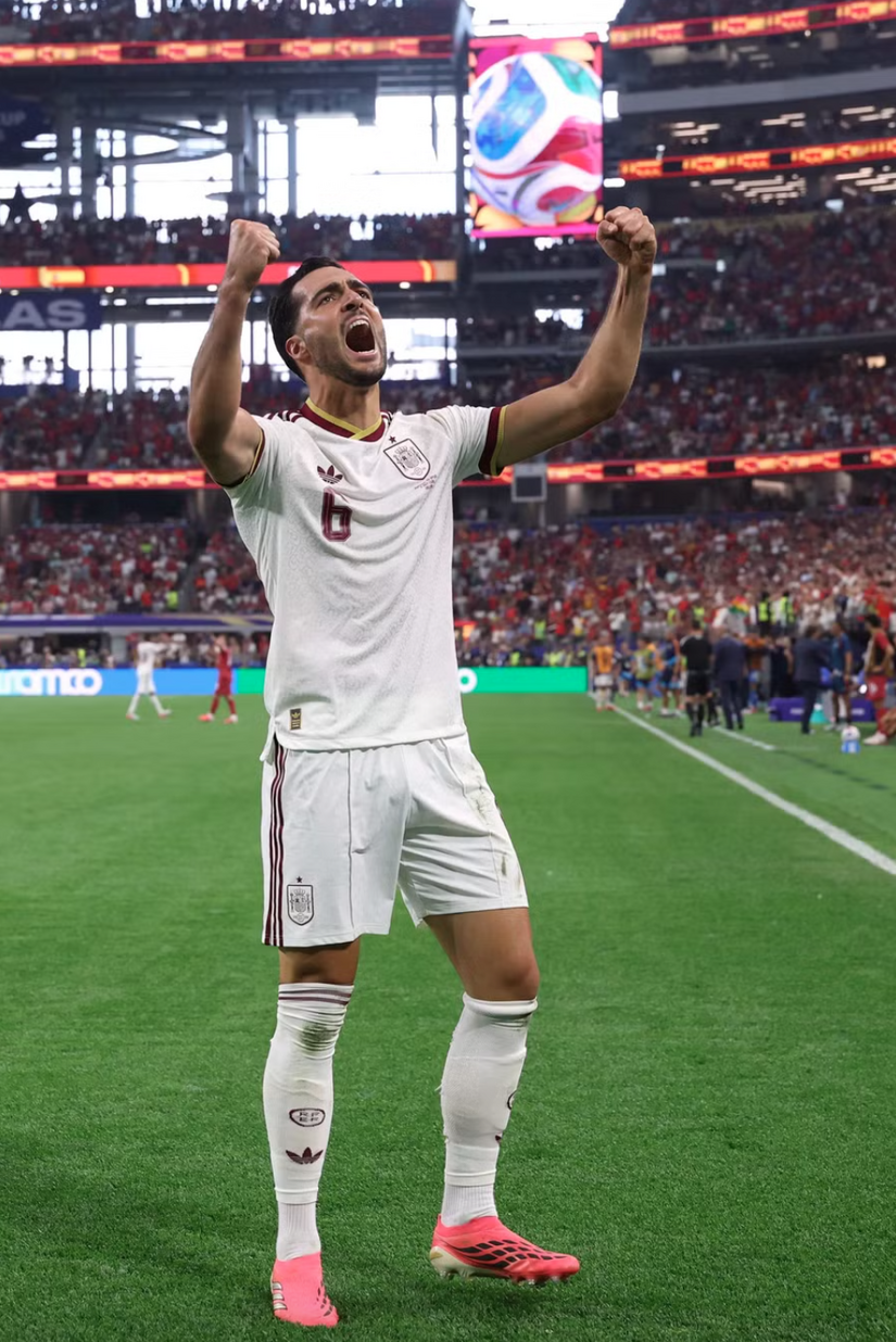 Thua Tây Ban Nha, Ronaldo bật khóc rời World Cup cuối cùng
