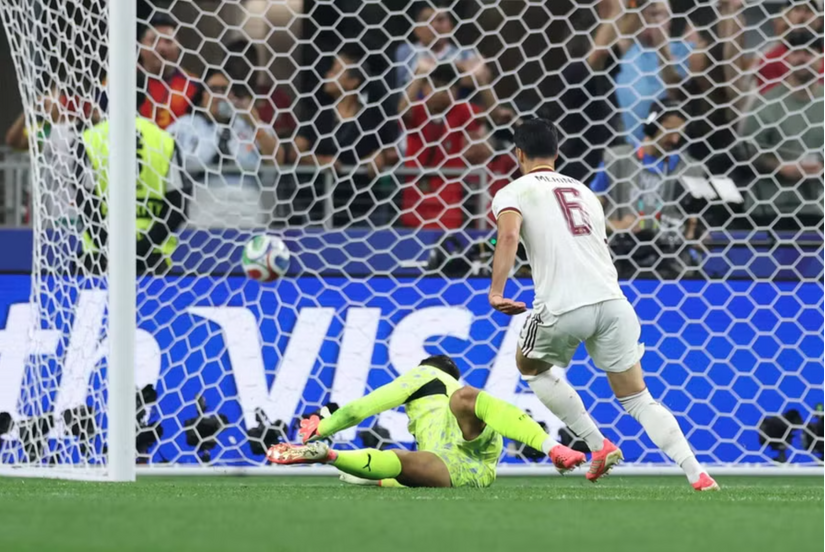Thua Tây Ban Nha, Ronaldo bật khóc rời World Cup cuối cùng