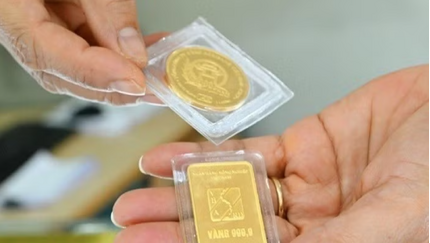 Giá vàng ngày 12/7: Trong nước và thế giới đảo chiều