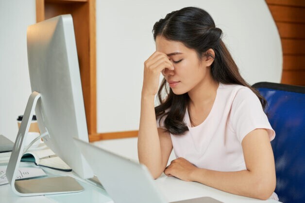 Đau đầu kinh niên uống thuốc giảm đau mãi không khỏi? đọc ngay