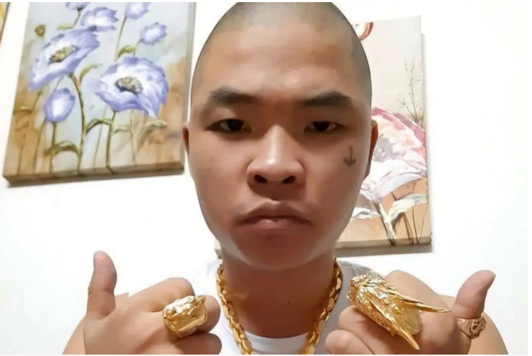 Khánh Sky bị bắt khẩn cấp sau vụ livestream chửi bới, đe dọa TikToker Vua Quạt