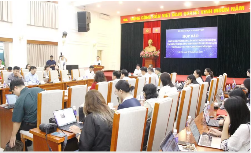 Tổ chức thi lại cho 100% thí sinh tại điểm thi Trường THPT Chuyên Tuyên Quang