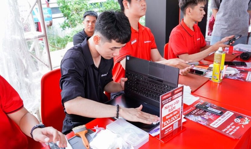 Điện Thoại Vui miễn phí vệ sinh laptop, MacBook cho HSSV mùa Back to School