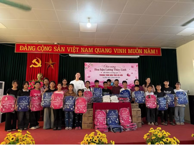 Mừng sinh nhật tuổi 26, Hoa hậu Lương Thùy Linh về quê làm điều đặc biệt