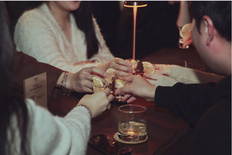Gen Z Hàn Quốc dành 10 phút để tìm người yêu