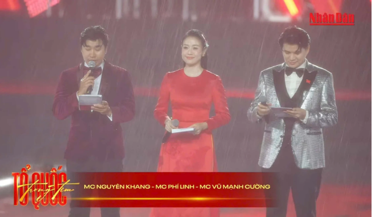 Mạng xã hội đang viral điều này trong cơn mưa xối xả tại concert “Tổ quốc trong tim”