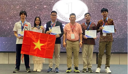 15 học sinh Việt Nam đạt giải Olympic Vật lý ứng dụng quốc tế 2026