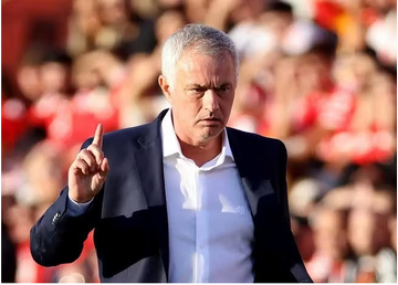 HLV Mourinho dành lời đặc biệt cho Messi