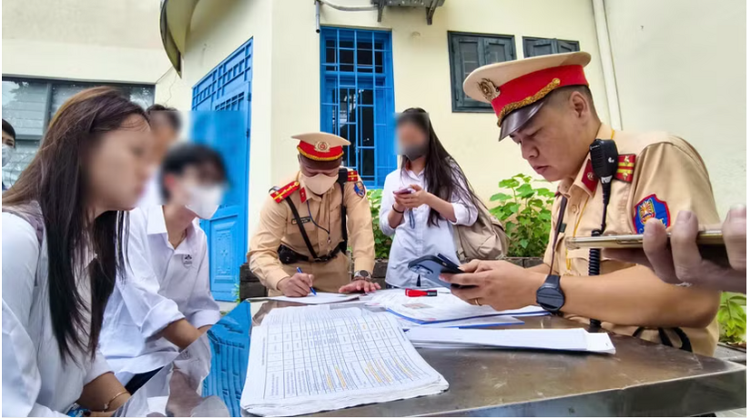Siết chặt an toàn giao thông cho học sinh ngay từ đầu năm học mới