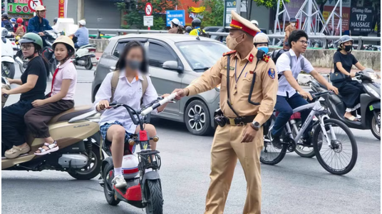 Siết chặt an toàn giao thông cho học sinh ngay từ đầu năm học mới
