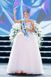 Miss World 2026: Là phóng viên, cô giáo dạy Văn, coi giáo dục là con đường tạo phẩm giá