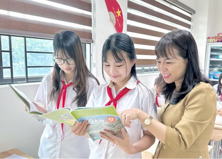 Học sinh có thể dùng sách điện tử miễn phí trên ứng dụng iHanoi