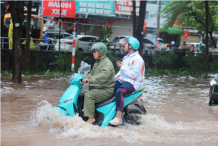 Hà Nội yêu cầu trường học điều chỉnh hình thức dạy học khi bão, mưa lớn