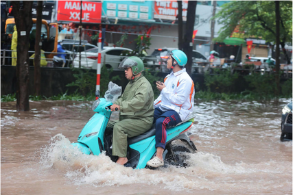 Hà Nội yêu cầu trường học điều chỉnh hình thức dạy học khi bão, mưa lớn
