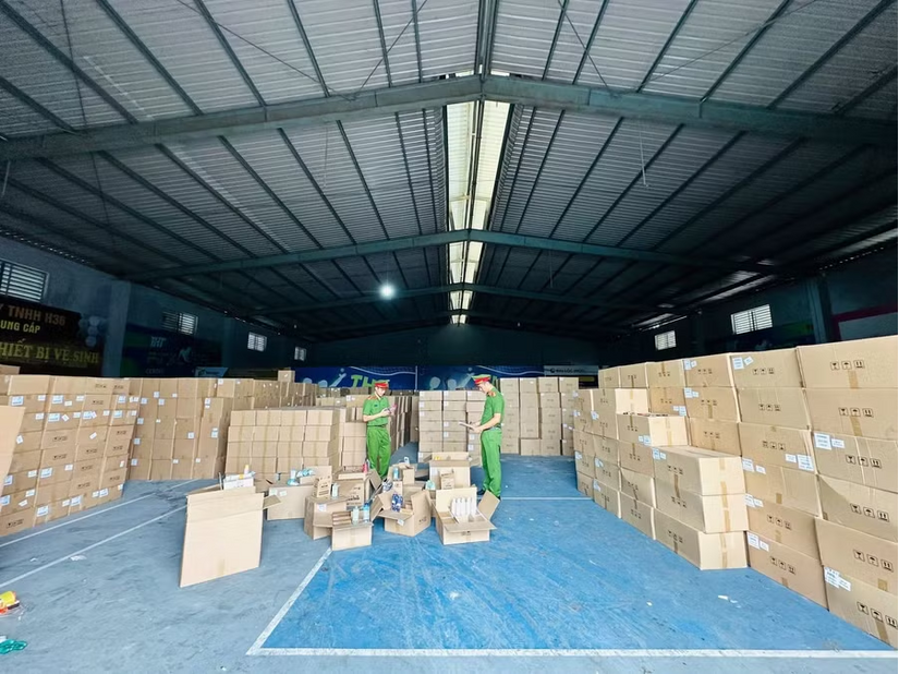 Gần 20 triệu mỹ phẩm giả 'khoác áo' hàng ngoại chuẩn bị tuồn bán ra thị trường