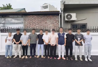 Khởi tố nhóm người lôi kéo học sinh, sinh viên bán tài khoản ngân hàng