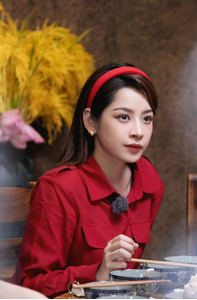 Mỹ nhân hàng đầu showbiz Việt lần đầu lên tiếng về tin đồn tình cảm với thiếu gia tập đoàn Sơn Kim