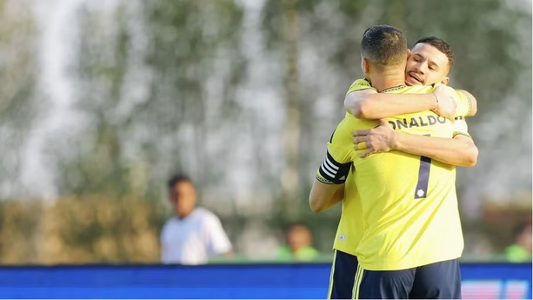 Ronaldo nhường giải Cầu thủ hay nhất cho đồng đội