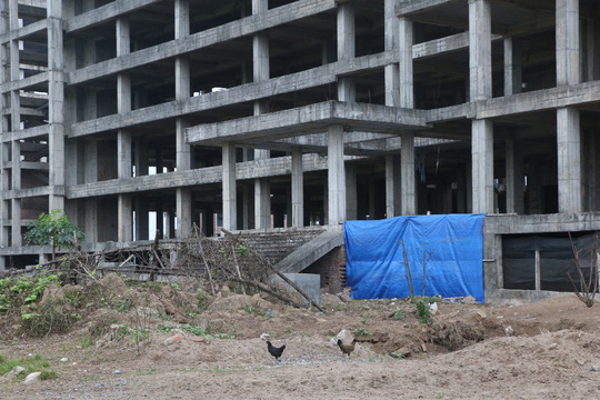 Cận cảnh hoang tàn dự án bệnh viện 700 giường đầu tư gần ngàn tỉ đồng - Ảnh 15.