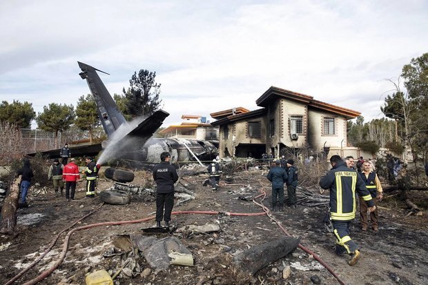 Mới: Hình ảnh thảm khốc máy bay Boeing rơi ở Iran, nhiều người chết