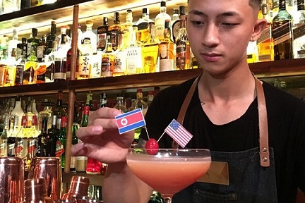 Quán bar Hà Nội phục vụ đồ uống đặc biệt chào mừng cuộc gặp Trump Kim