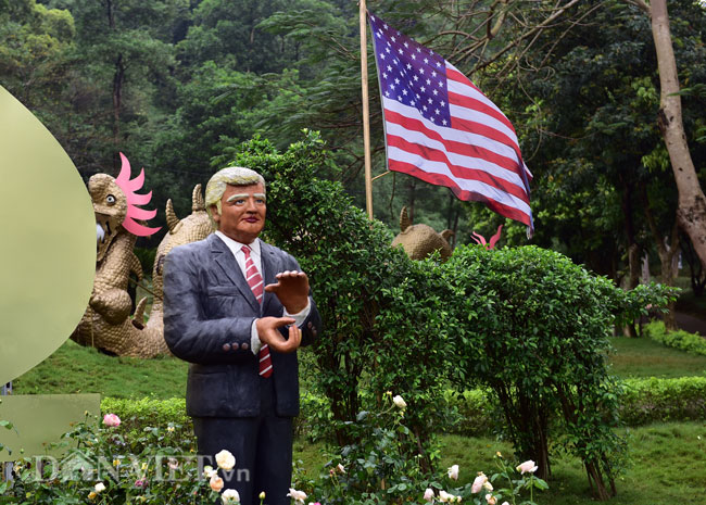 Ảnh: Bất ngờ 2 bức tượng ở Ba Vì 'tiên đoán' cuộc gặp gỡ Trump - Kim
