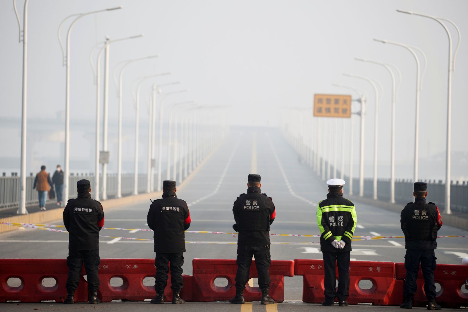 Trung Quốc trừng phạt quan chức tự ý thông báo nới lỏng lệnh phong tỏa Vũ Hán