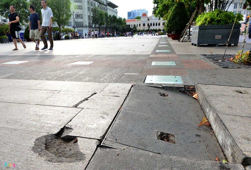 Phố đi bộ Sài Gòn hư hỏng có thể do thi công sai kĩ thuật