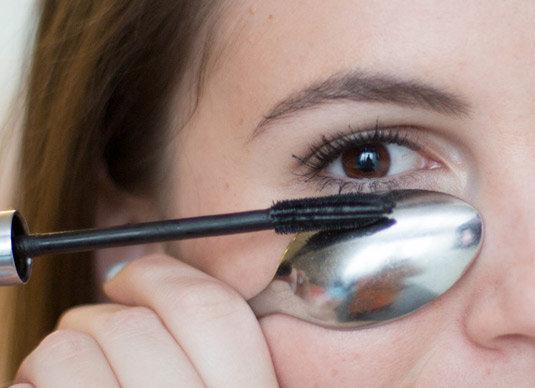 Cách vẽ mắt bằng Mascara