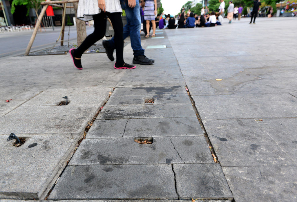 Phố đi bộ Sài Gòn hư hỏng có thể do đá lát kém chất lượng