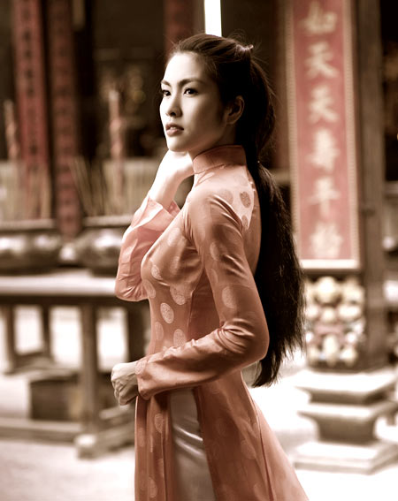 Tăng Thanh Hà là một trong những mỹ nhân mặc áo dài Việt Nam đẹp nhất