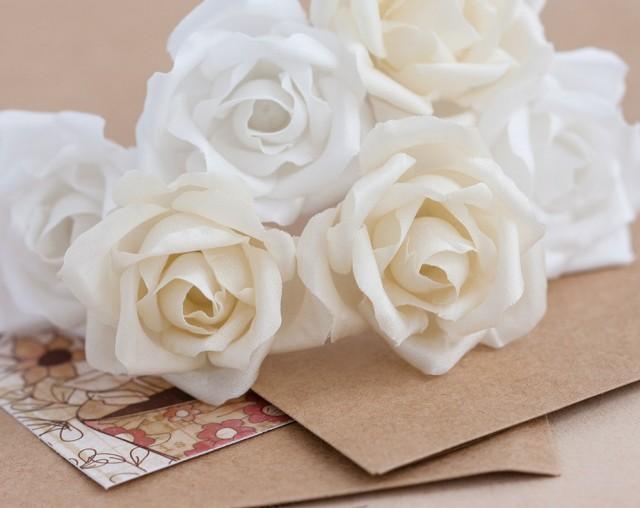 Tổng hợp 3 cách làm hoa hồng bằng giấy nhún đơn giản, đẹp như thật