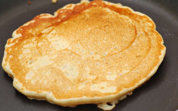 Cách làm pancake mật ong không dùng dầu ăn nên không sợ ngấy