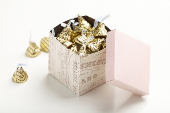 Với cách làm hộp quà handmade, bạn sẽ dễ dàng ghi điểm với người khác