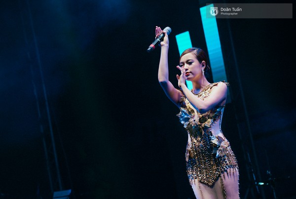 Hoàng Thùy Linh trong đại nhạc hội Monsoon 2015