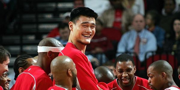 Yao Ming là một trong những ‘người siêu khổng lồ’ trong làng thể thao thế giới