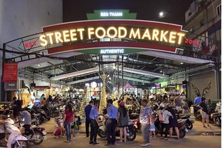 Khám phá phố ẩm thực Bến Thành tiêu biểu cuộc sống Sài Gòn về đêm
