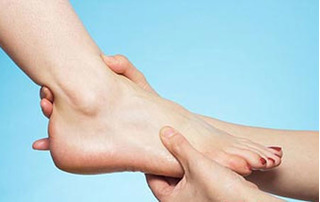 Triệu chứng sưng chân có thể do các nguyên nhân nguy hiểm