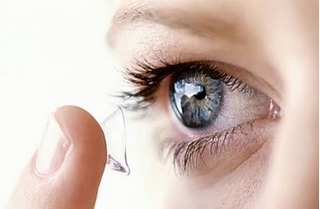 Cách đeo kính áp tròng dễ nhất với người mới sử dụng